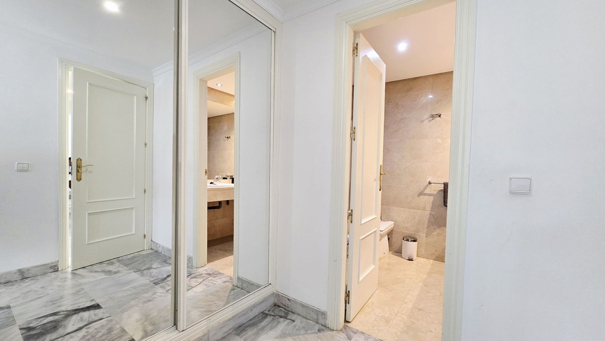 Appartement te koop in Nueva Andalucía | 2 slaapkamers H5501983