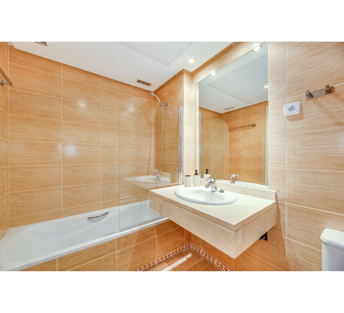 Appartement te koop in Nueva Andalucía | 2 slaapkamers H5501983