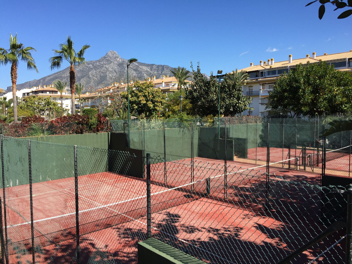 Appartement te koop in Nueva Andalucía | 2 slaapkamers H5501983