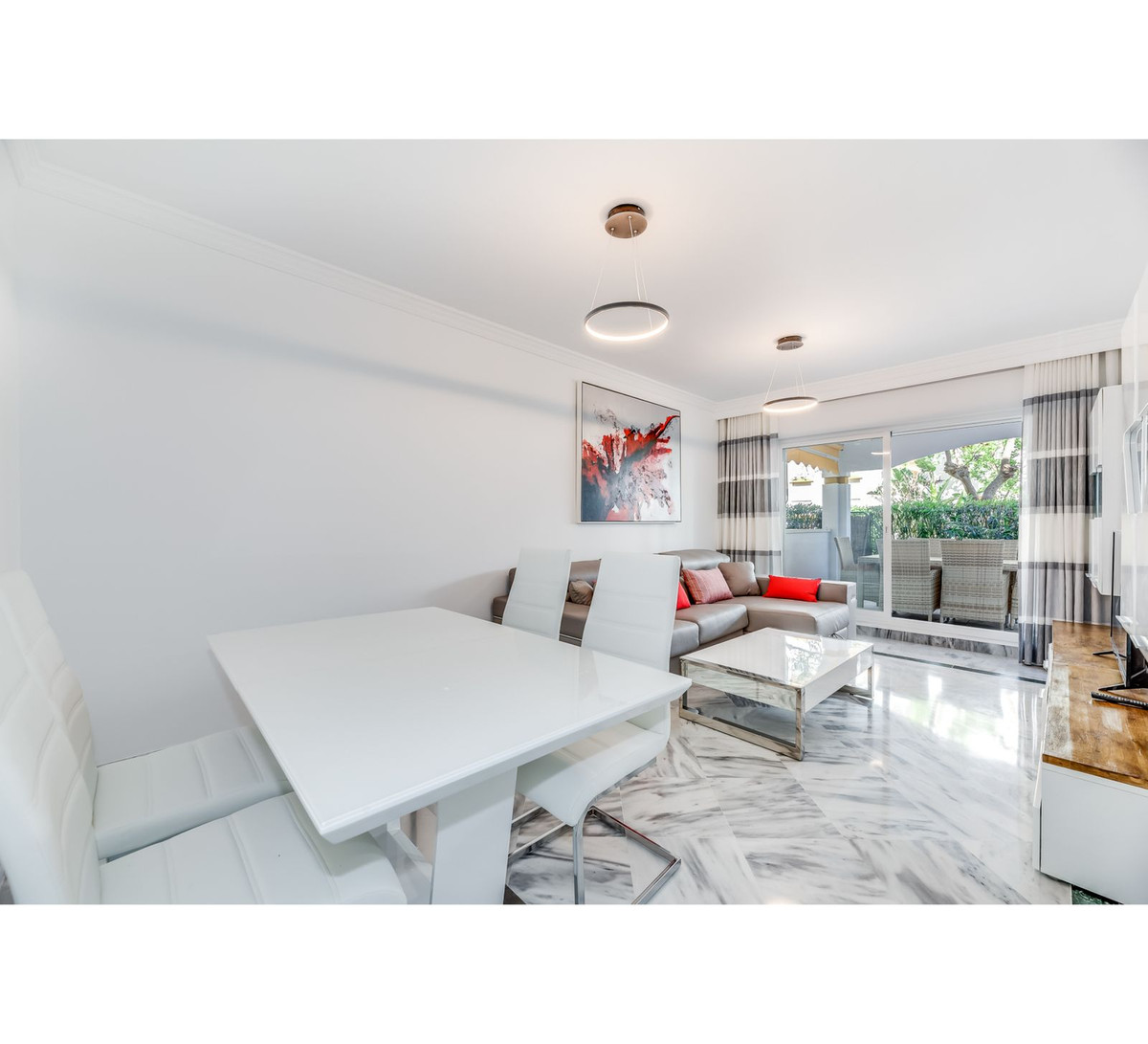 Appartement te koop in Nueva Andalucía | 2 slaapkamers H5501983