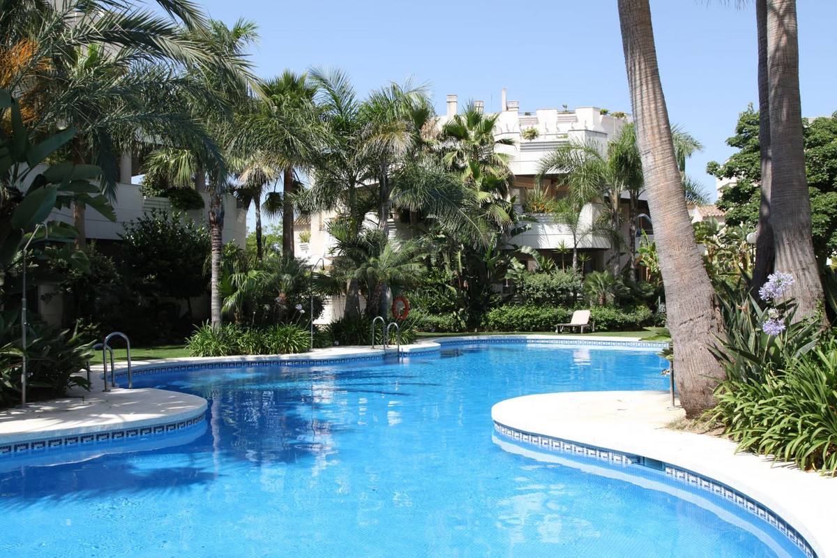 Appartement te koop in Nueva Andalucía | 2 slaapkamers H5505895