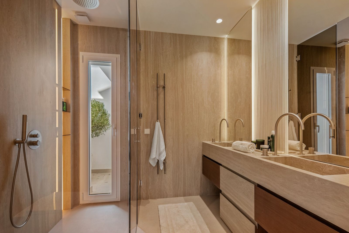 Duplex te koop in Nueva Andalucía | 4 slaapkamers H5517631