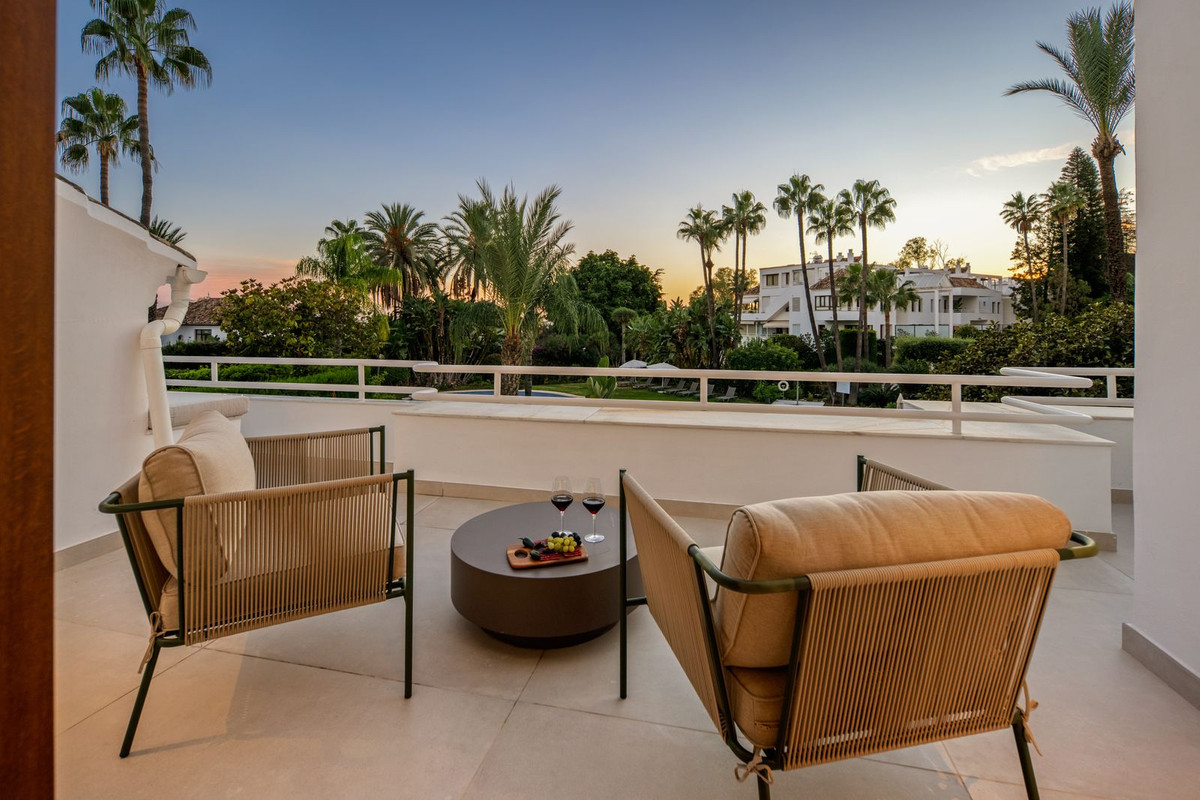 Duplex te koop in Nueva Andalucía | 4 slaapkamers H5517631