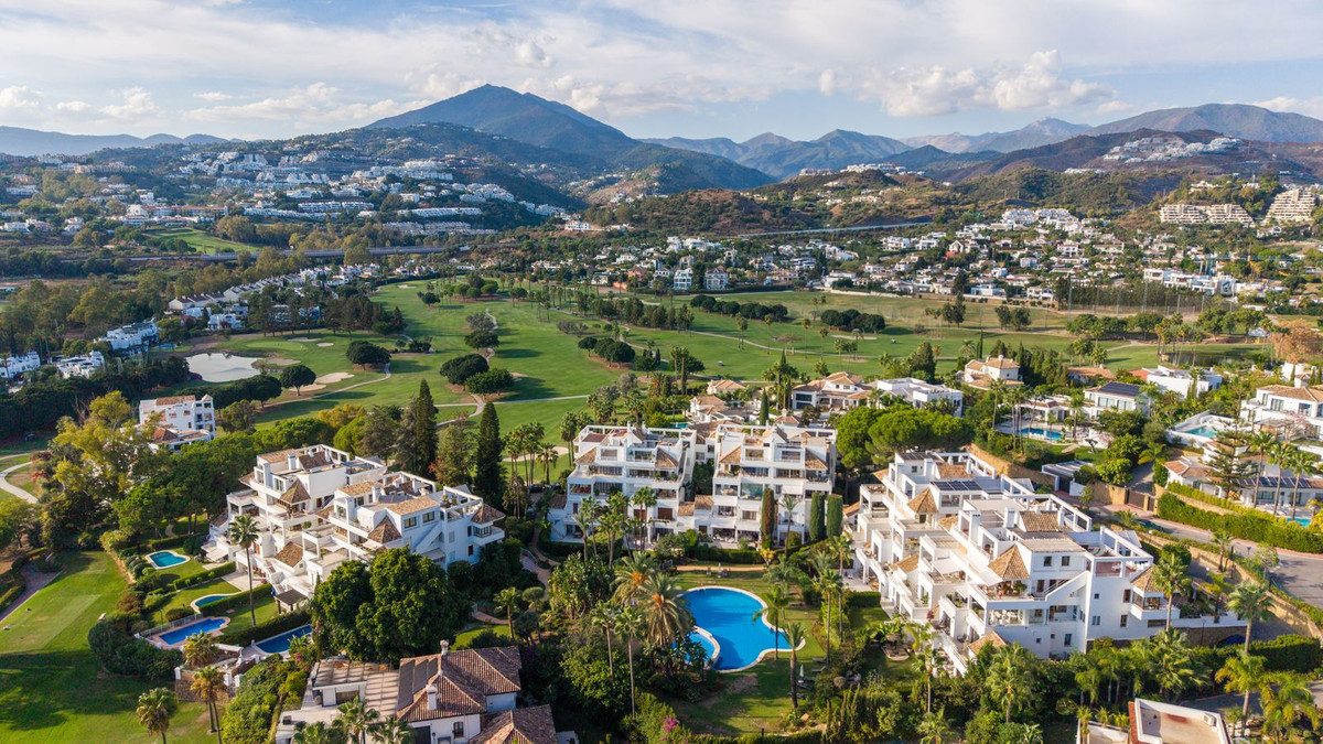 Duplex te koop in Nueva Andalucía | 4 slaapkamers H5517631