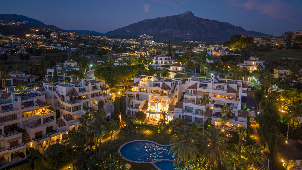 Duplex te koop in Nueva Andalucía | 4 slaapkamers H5517631
