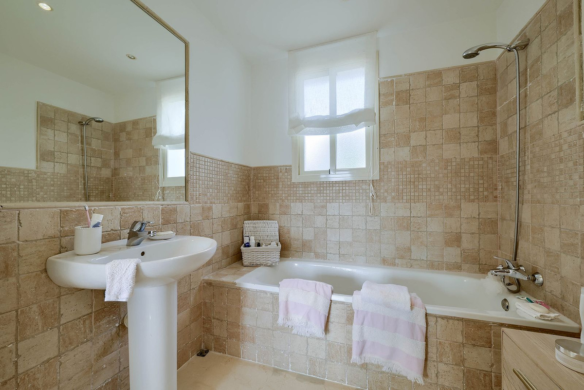 Appartement te koop in Nueva Andalucía | 4 slaapkamers H5517745