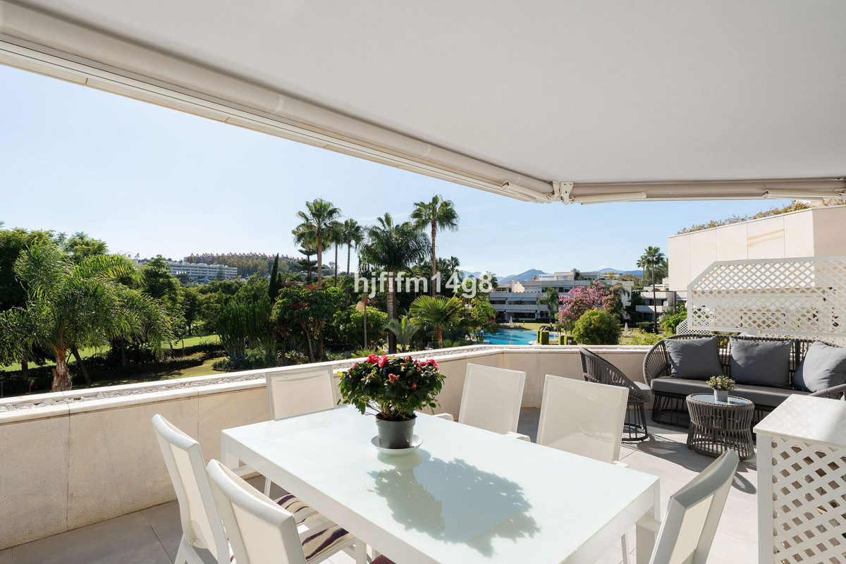 Appartement te koop in Nueva Andalucía | 2 slaapkamers H5524348