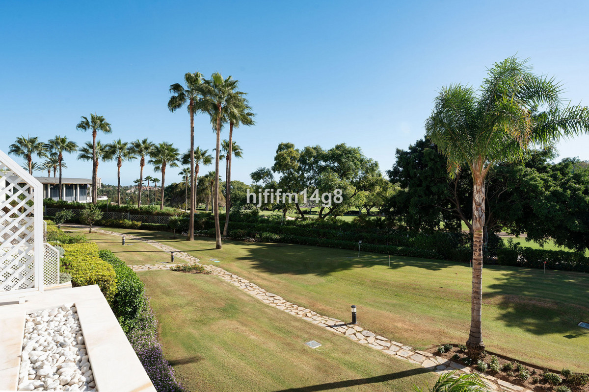 Appartement te koop in Nueva Andalucía | 2 slaapkamers H5524348