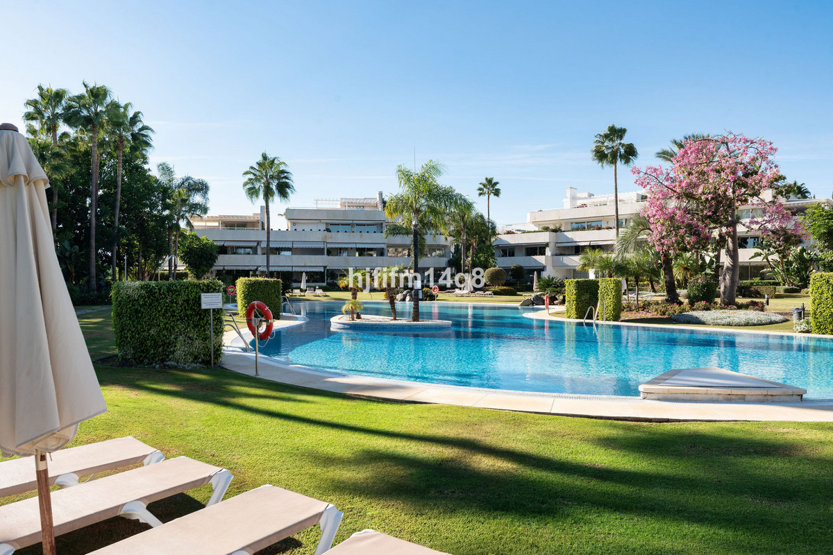 Appartement te koop in Nueva Andalucía | 2 slaapkamers H5524348