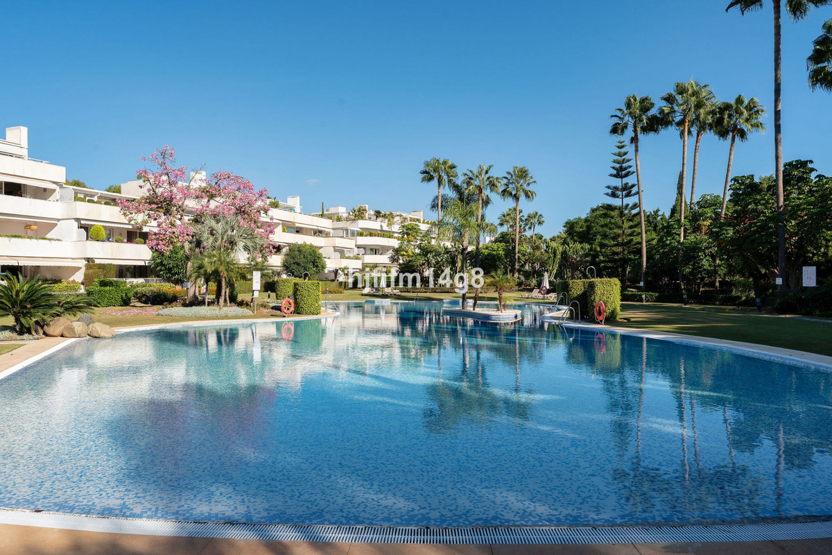 Appartement te koop in Nueva Andalucía | 2 slaapkamers H5524348