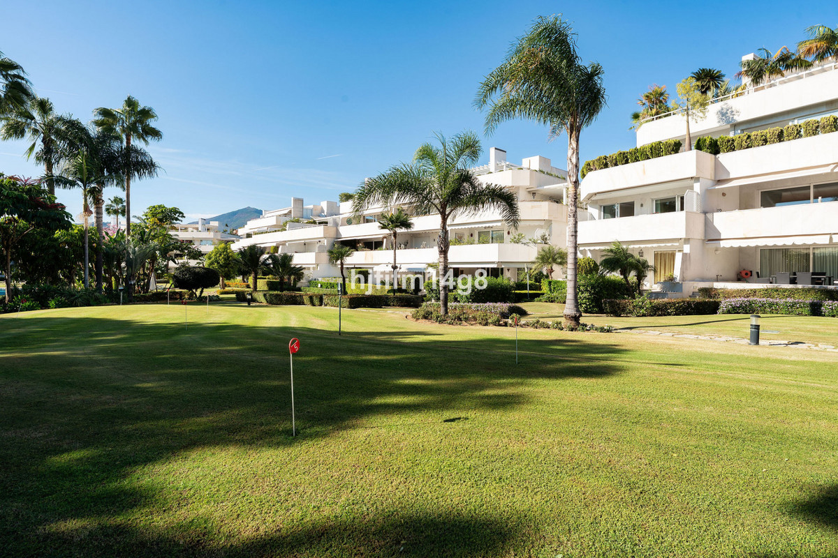 Appartement te koop in Nueva Andalucía | 2 slaapkamers H5524348