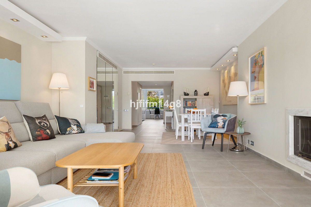 Appartement te koop in Nueva Andalucía | 2 slaapkamers H5524348
