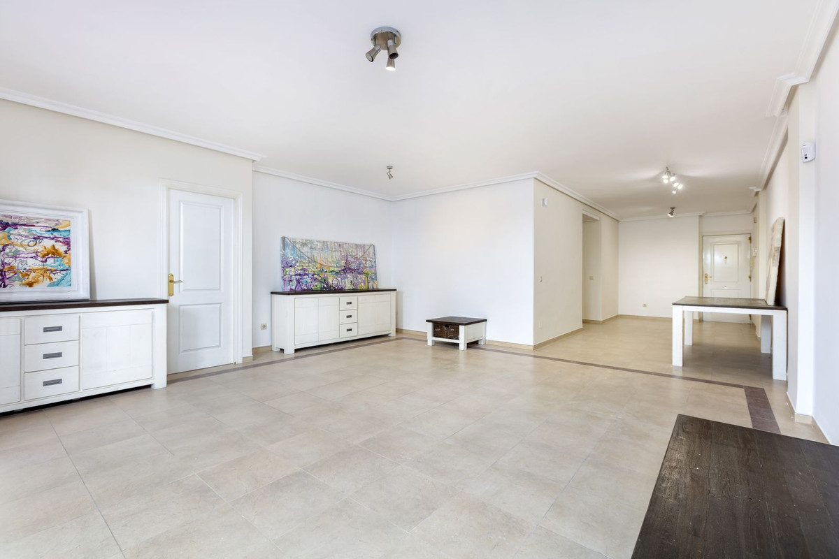 Appartement te koop in Nueva Andalucía | 2 slaapkamers H5524735