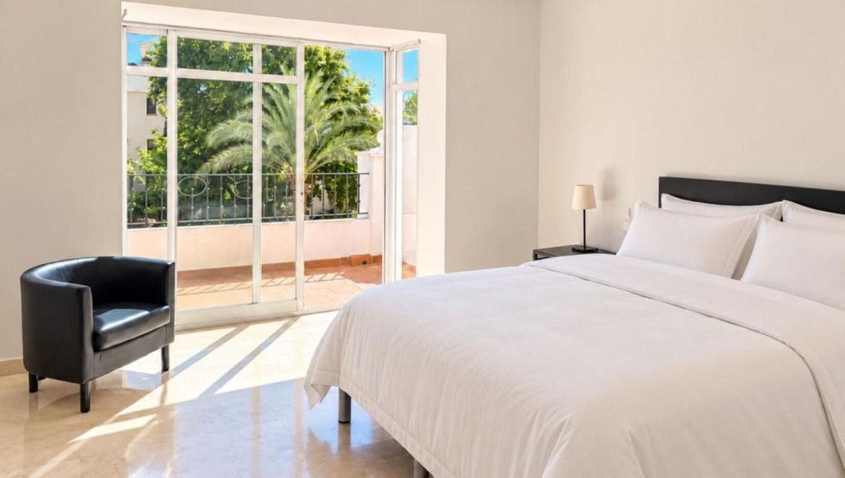 Appartement te koop in Nueva Andalucía | 3 slaapkamers H5527354