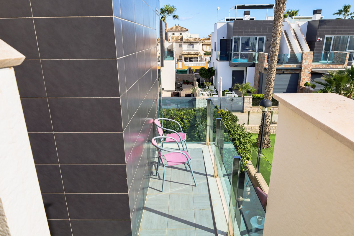 Huis te koop in Lomas de Cabo Roig | 3 slaapkamers H5288866