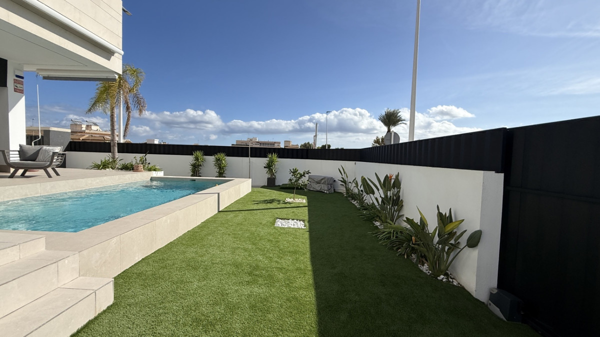 Huis te koop in Pilar de la Horadada | 3 slaapkamers H5294209