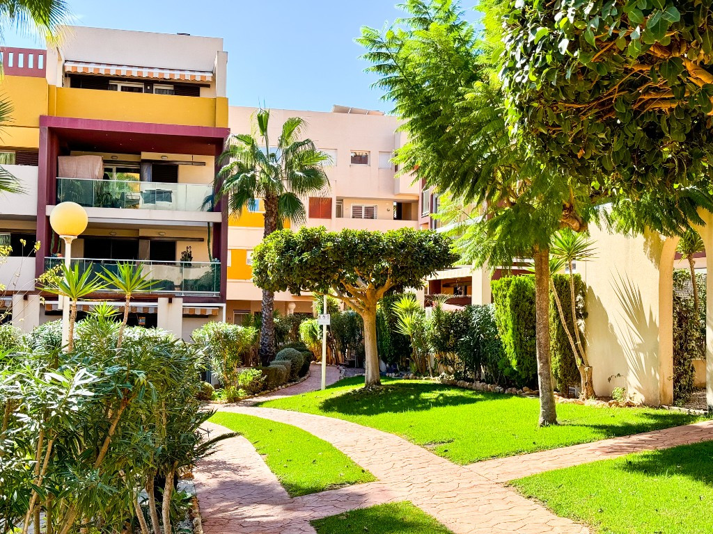 Appartement te koop in Playa Flamenca | 2 slaapkamers H5265358