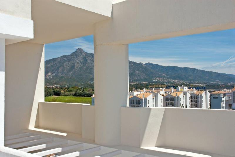 Penthouse te koop in Puerto Banús | 3 slaapkamers H2268905
