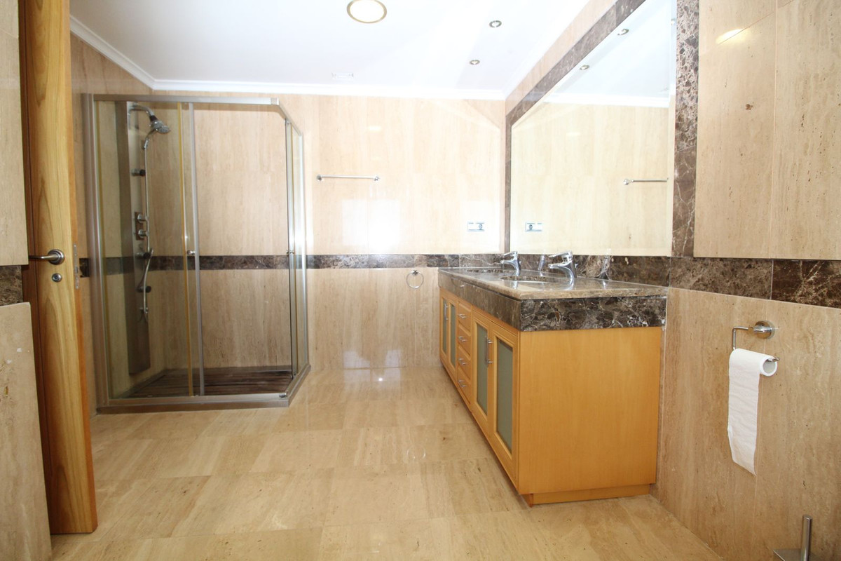 Penthouse te koop in Puerto Banús | 4 slaapkamers H2750489