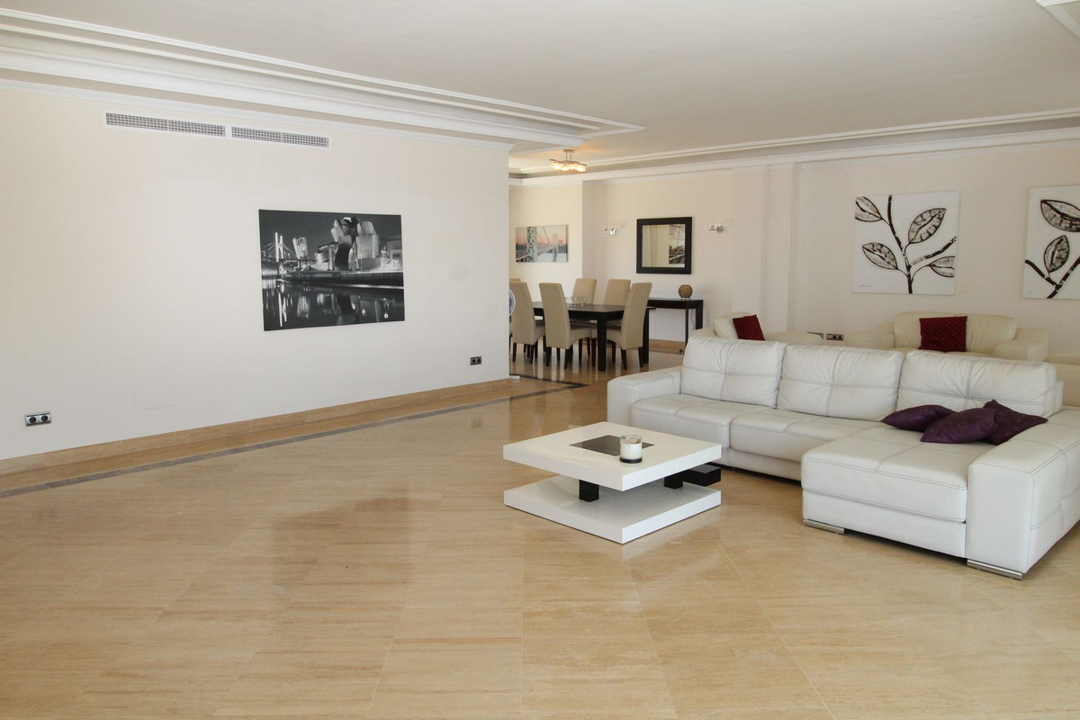 Penthouse te koop in Puerto Banús | 4 slaapkamers H2750489