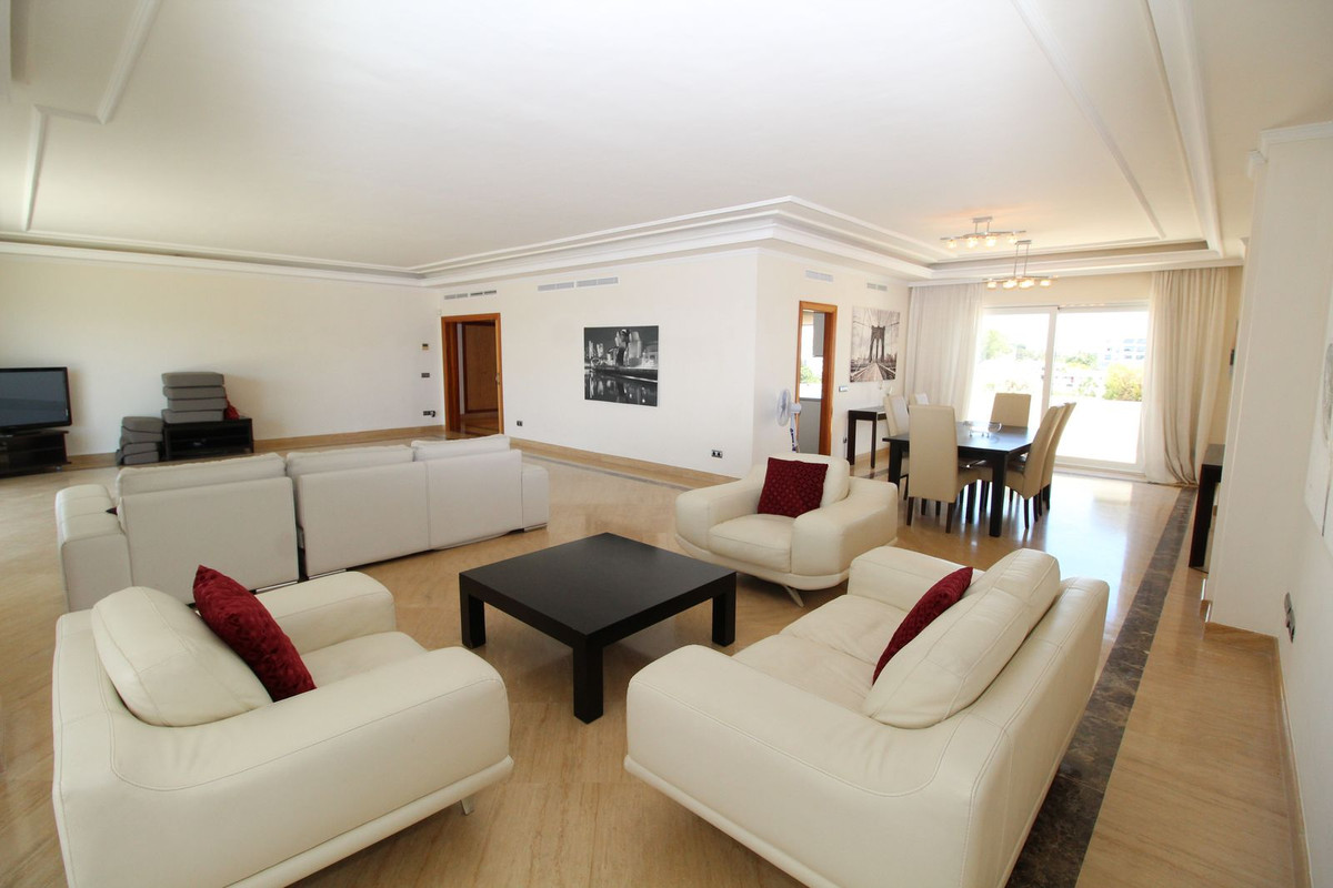 Penthouse te koop in Puerto Banús | 4 slaapkamers H2750489