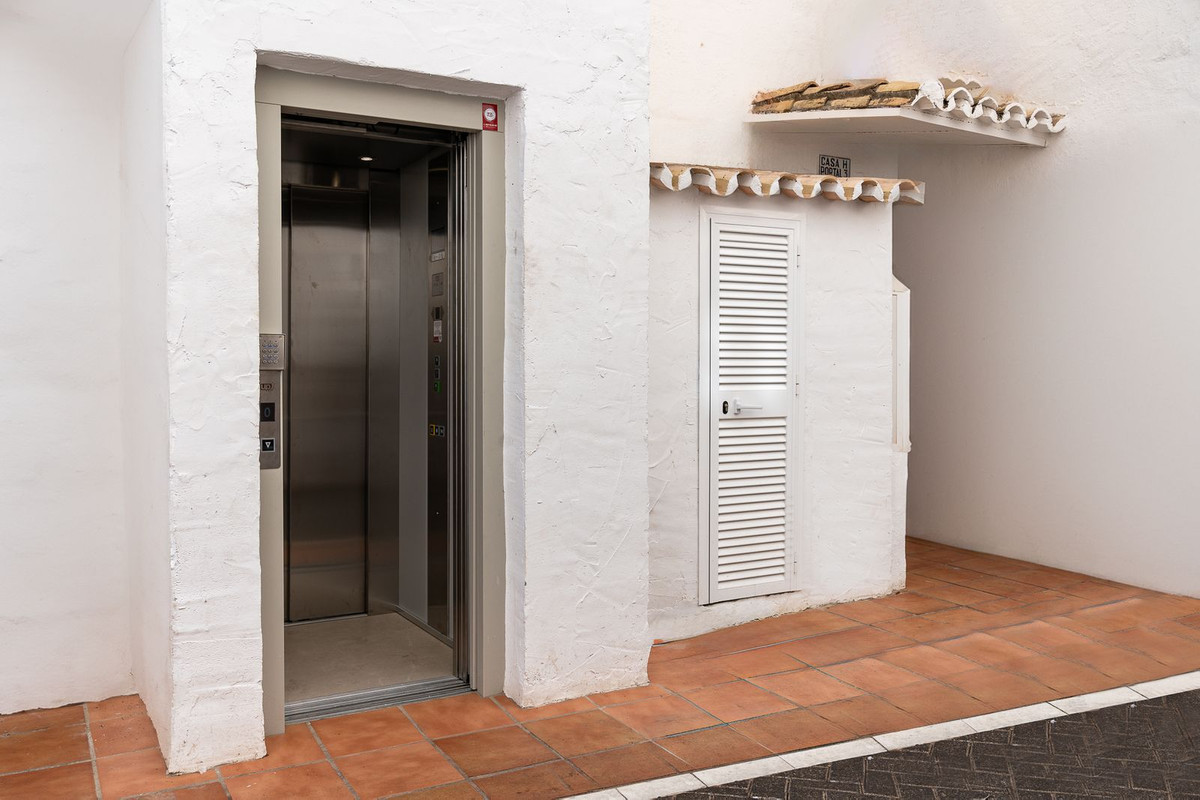 Appartement te koop in Puerto Banús | 2 slaapkamers H4804387
