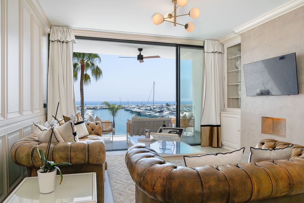 Appartement te koop in Puerto Banús | 2 slaapkamers H4804387