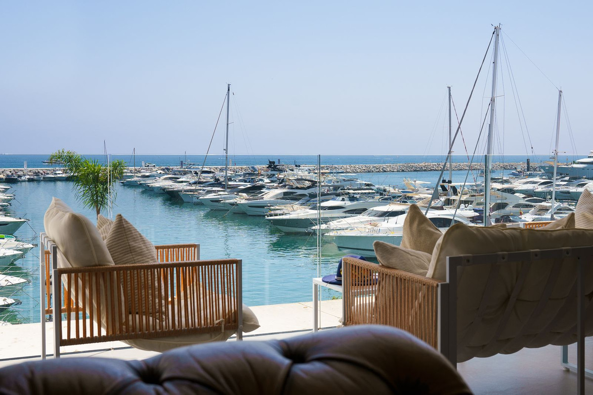 Appartement te koop in Puerto Banús | 2 slaapkamers H4804387