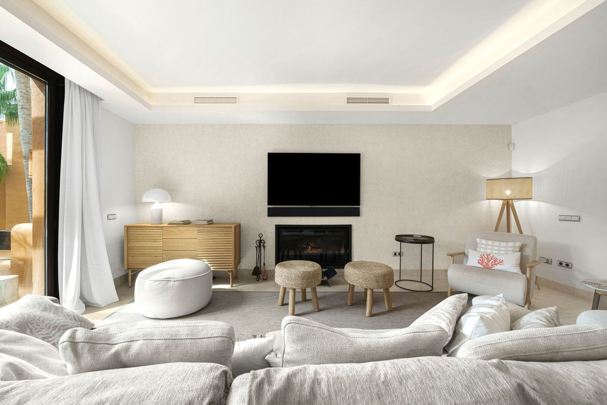 Apartment for sale in Puerto Banús | 4 bedrooms H4930276