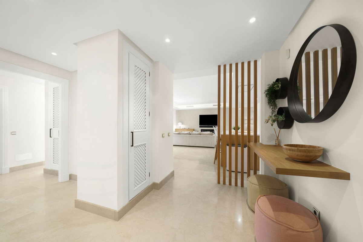 Apartment for sale in Puerto Banús | 4 bedrooms H4930276