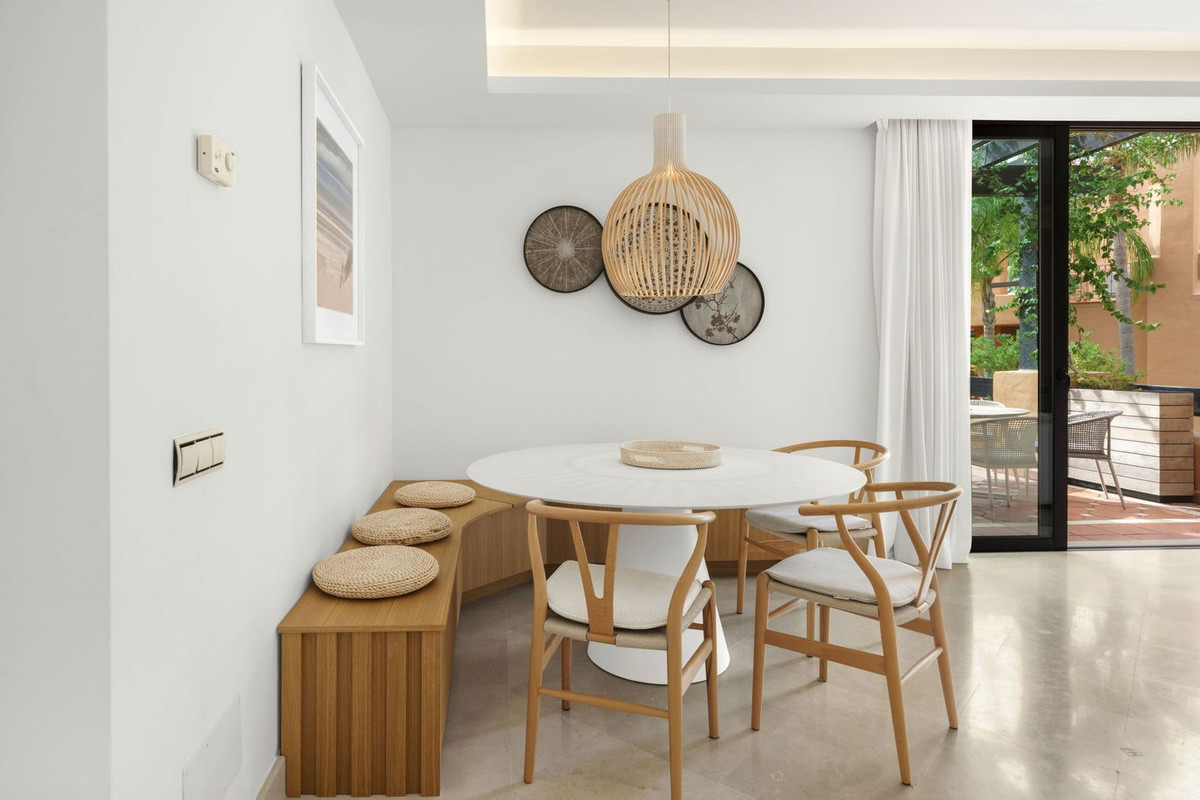 Apartment for sale in Puerto Banús | 4 bedrooms H4930276