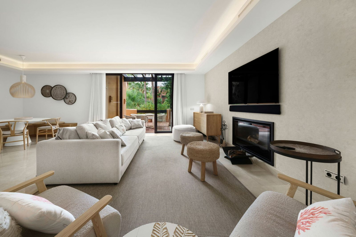 Apartment for sale in Puerto Banús | 4 bedrooms H4930276