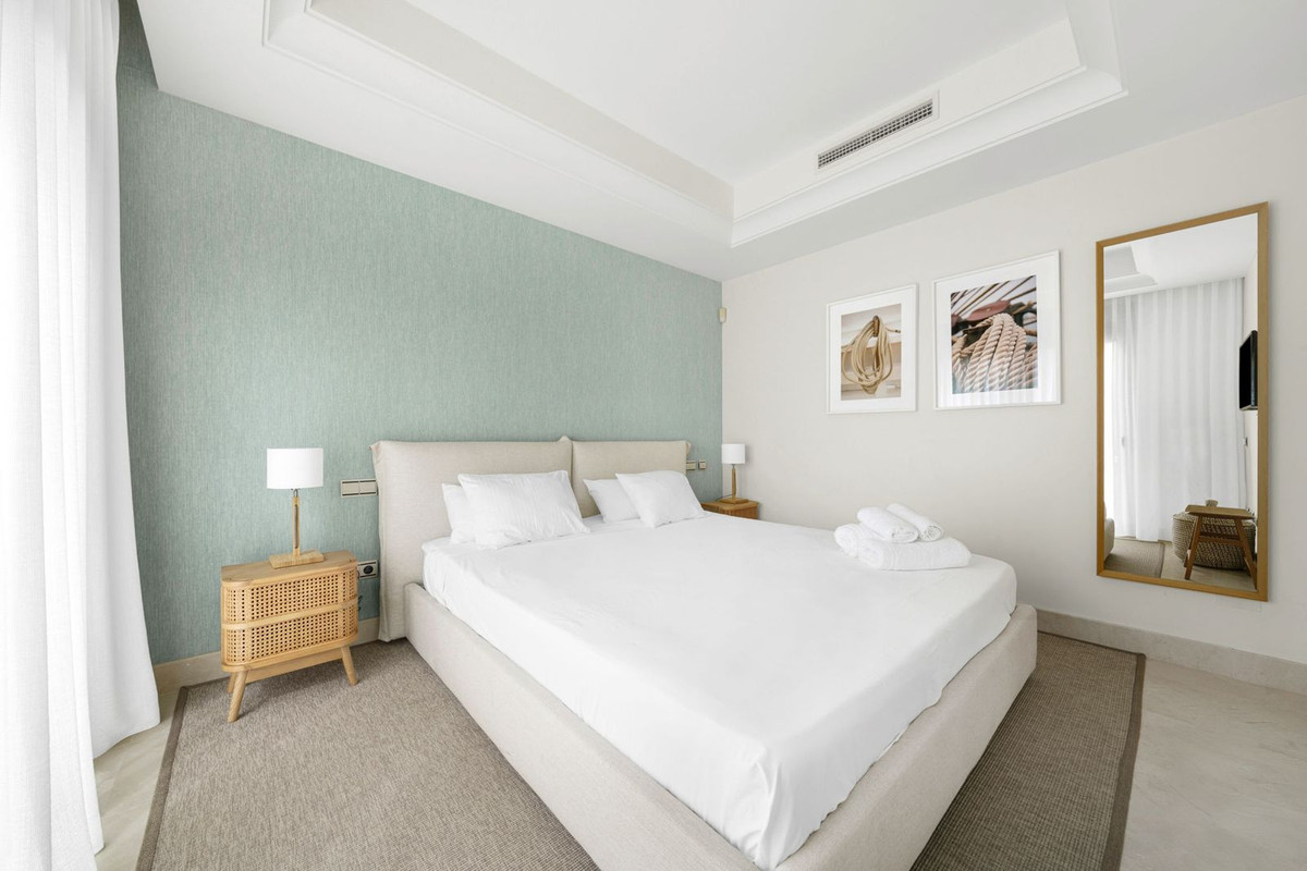 Apartment for sale in Puerto Banús | 4 bedrooms H4930276