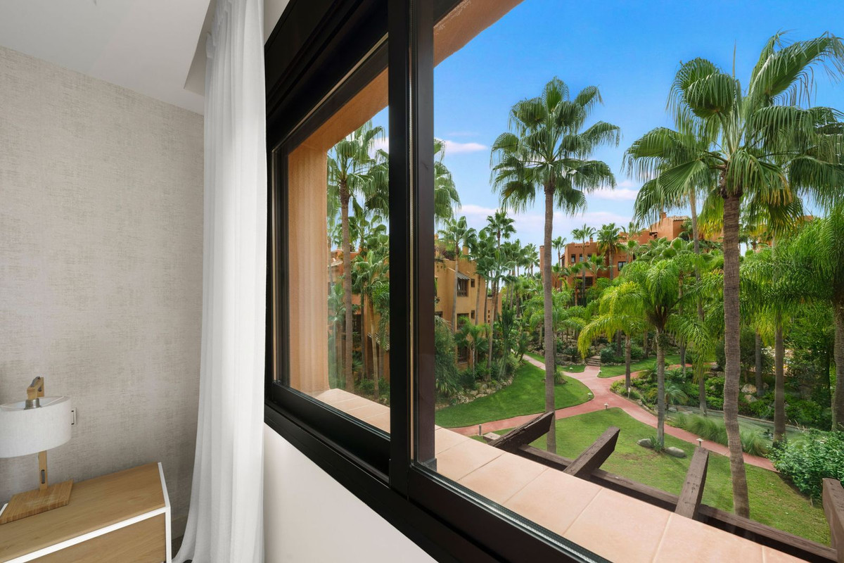 Apartment for sale in Puerto Banús | 4 bedrooms H4930276