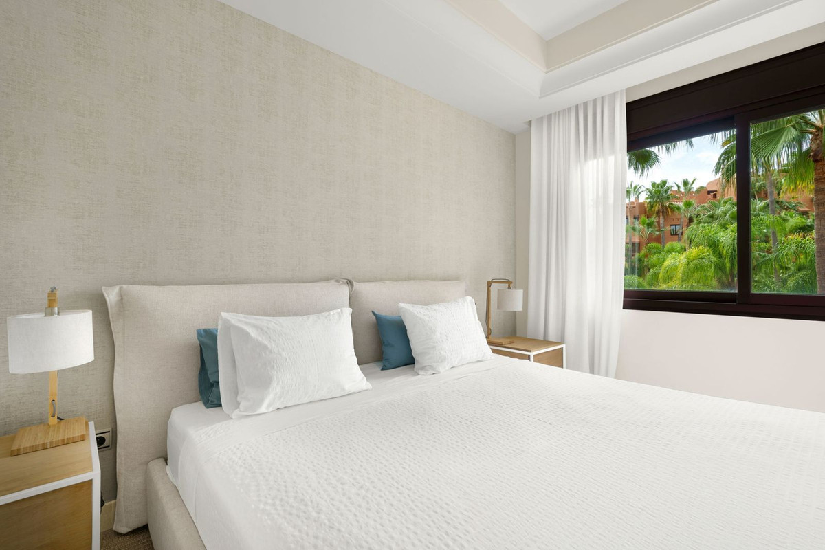 Apartment for sale in Puerto Banús | 4 bedrooms H4930276