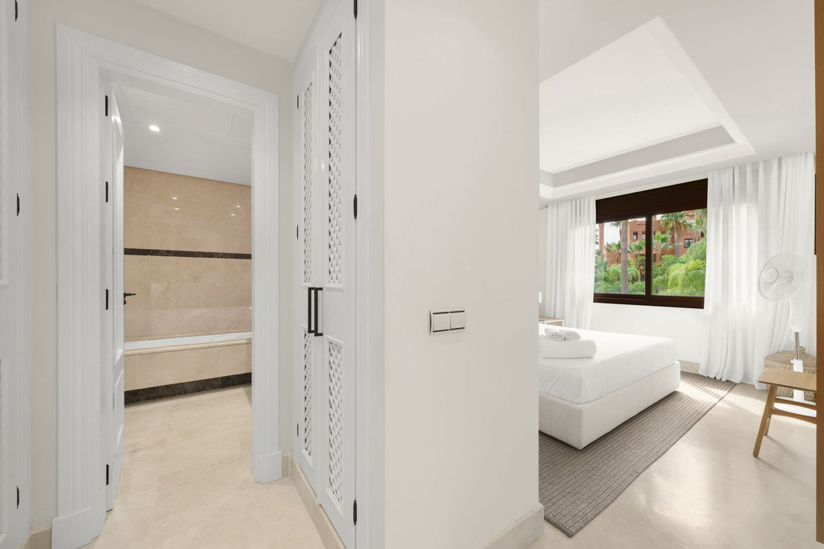 Apartment for sale in Puerto Banús | 4 bedrooms H4930276