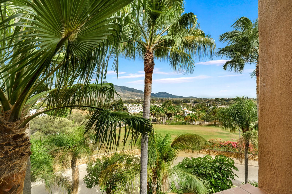 Apartment for sale in Puerto Banús | 4 bedrooms H4930276