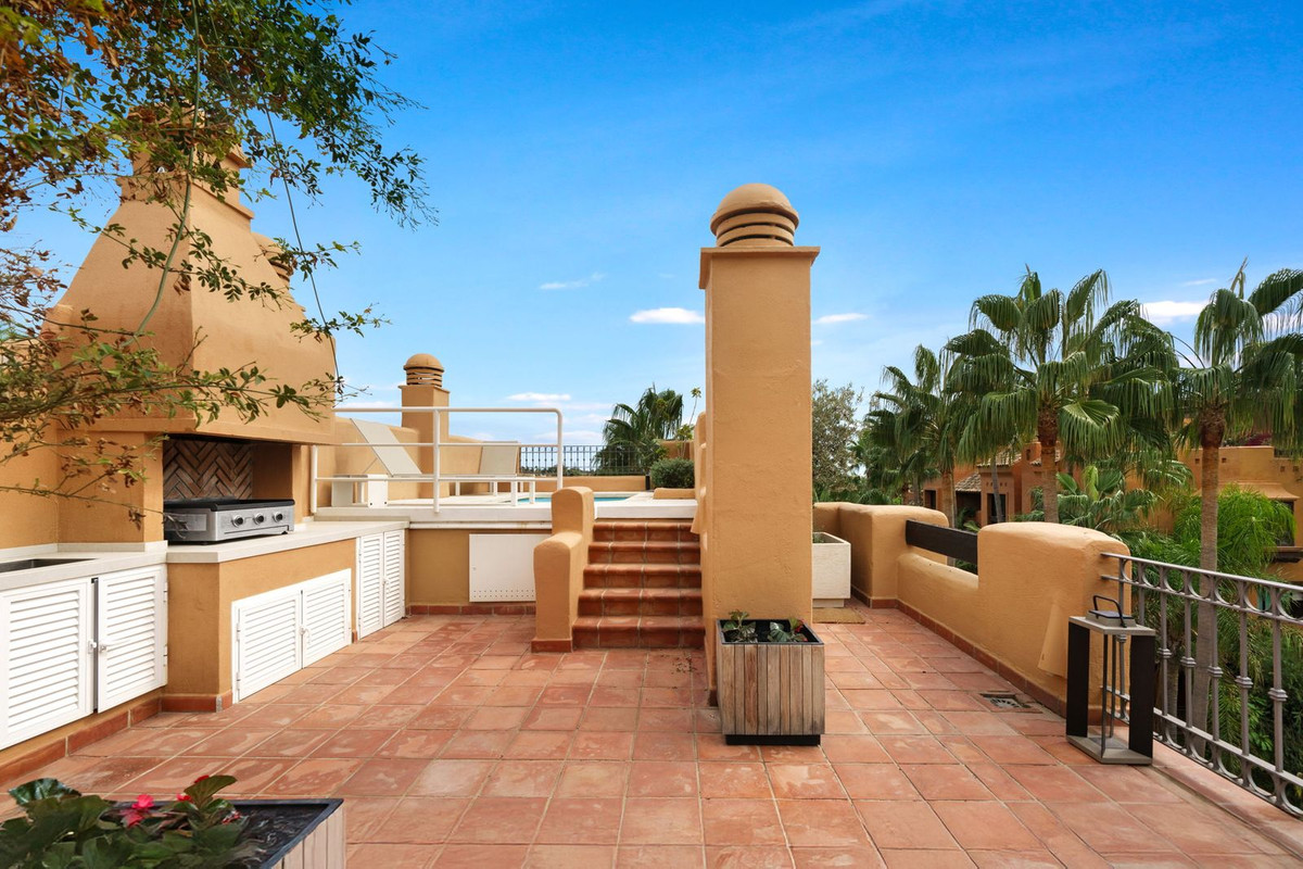 Apartment for sale in Puerto Banús | 4 bedrooms H4930276