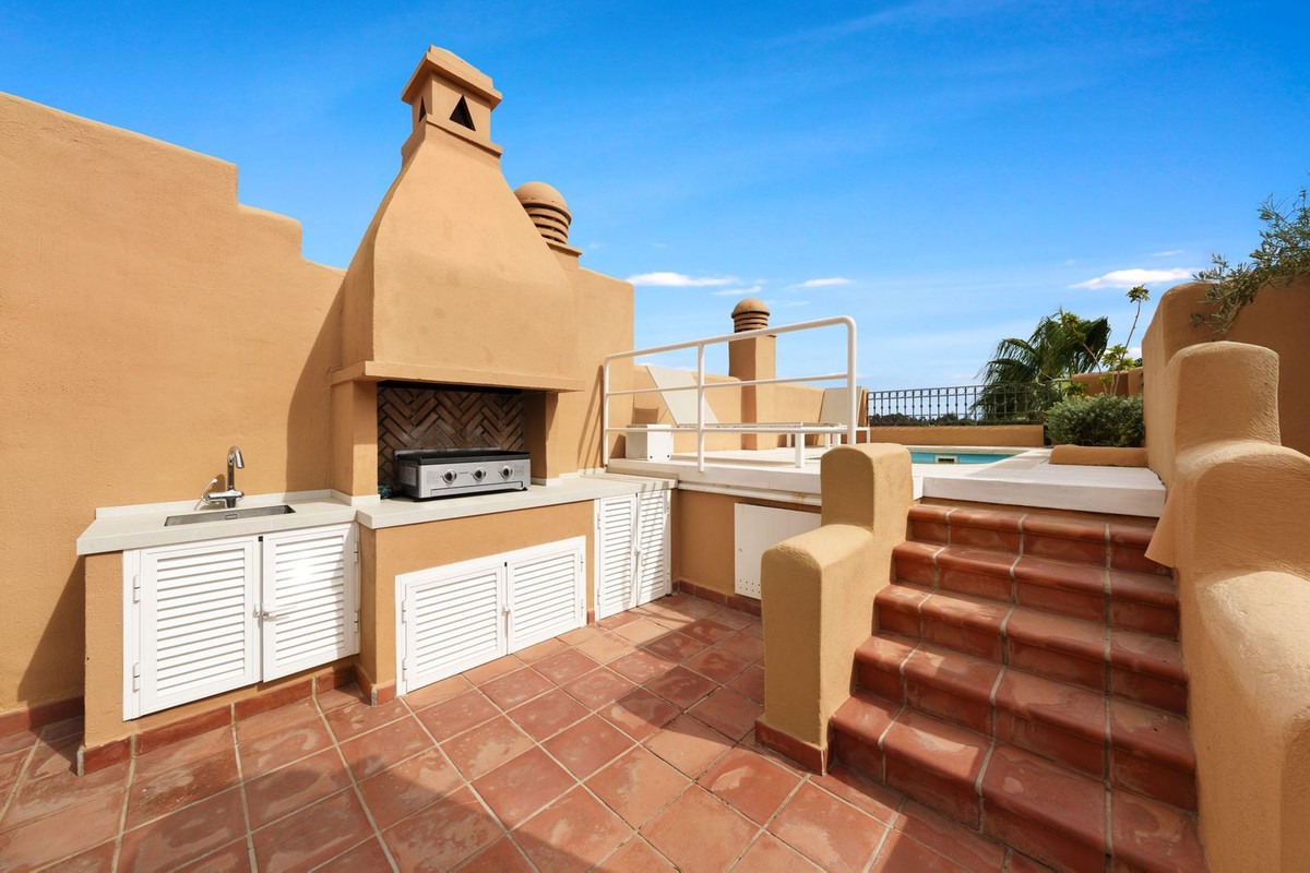 Apartment for sale in Puerto Banús | 4 bedrooms H4930276