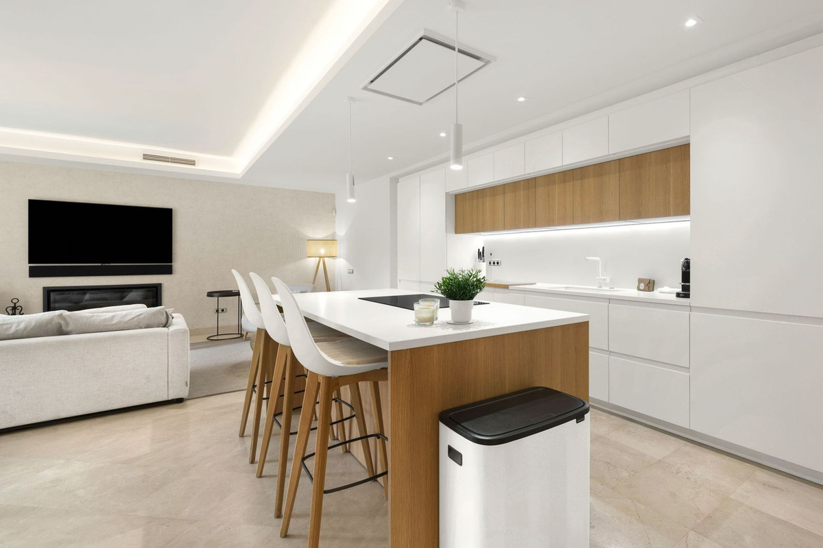Apartment for sale in Puerto Banús | 4 bedrooms H4930276
