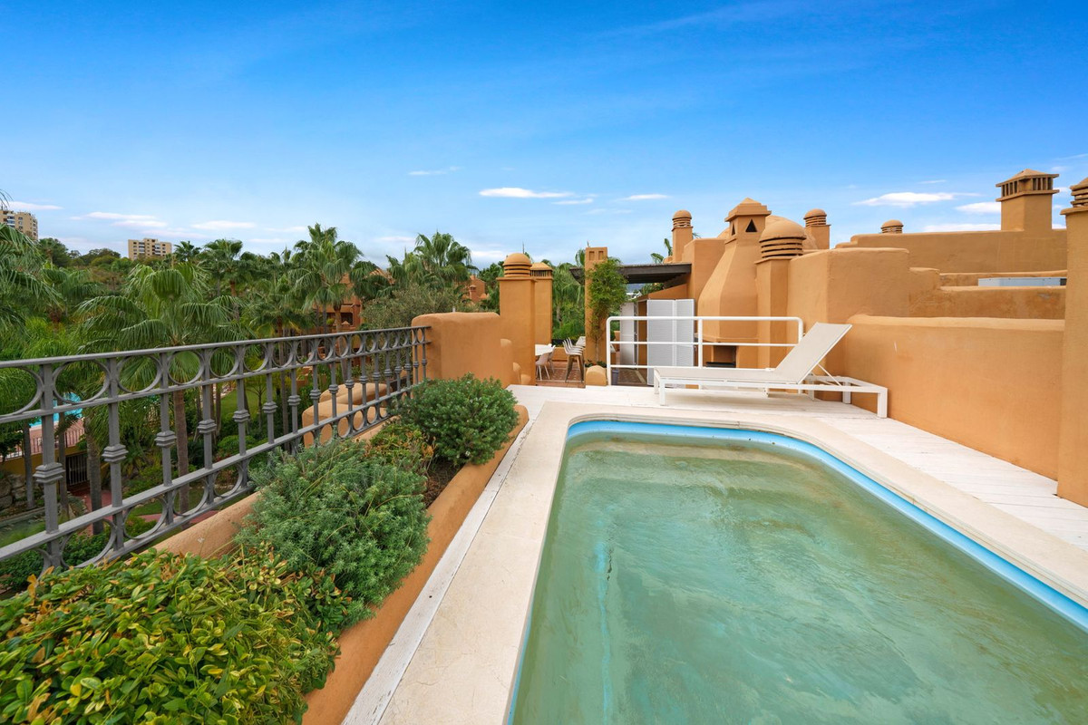 Apartment for sale in Puerto Banús | 4 bedrooms H4930276