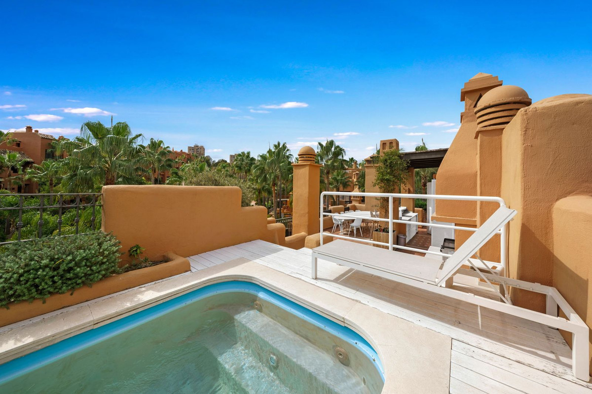 Apartment for sale in Puerto Banús | 4 bedrooms H4930276