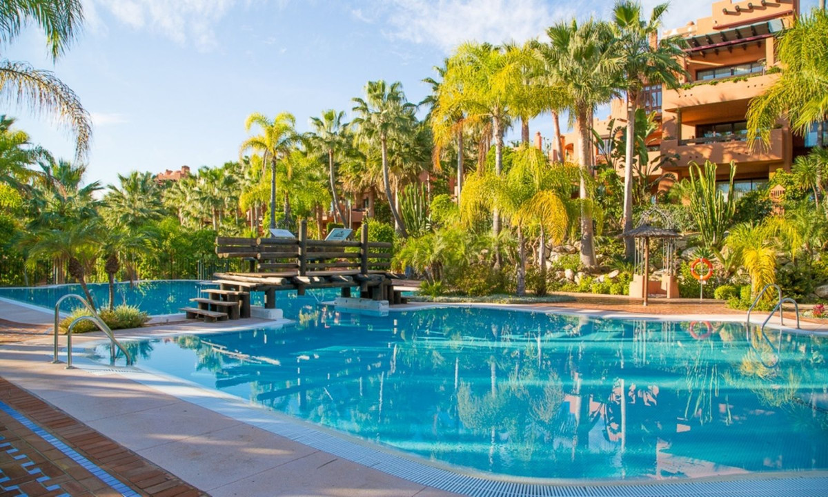 Apartment for sale in Puerto Banús | 4 bedrooms H4930276