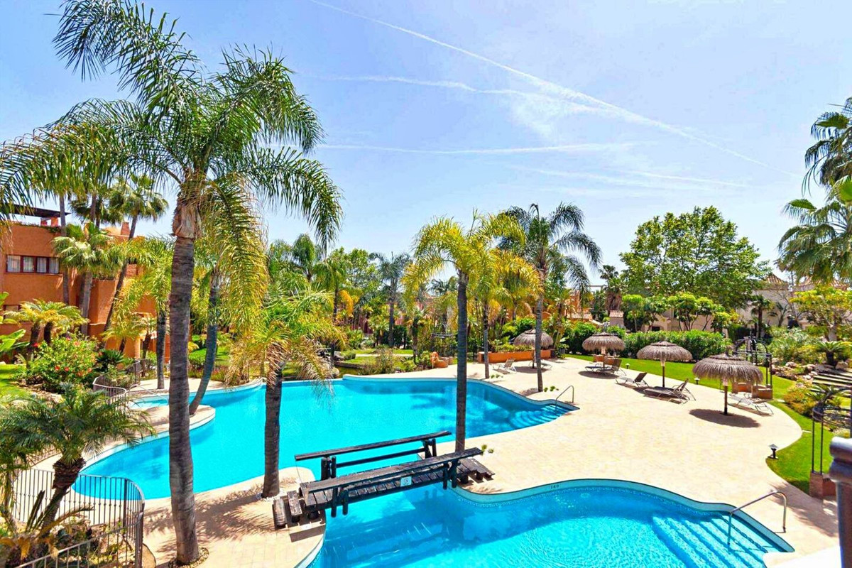Apartment for sale in Puerto Banús | 4 bedrooms H4930276
