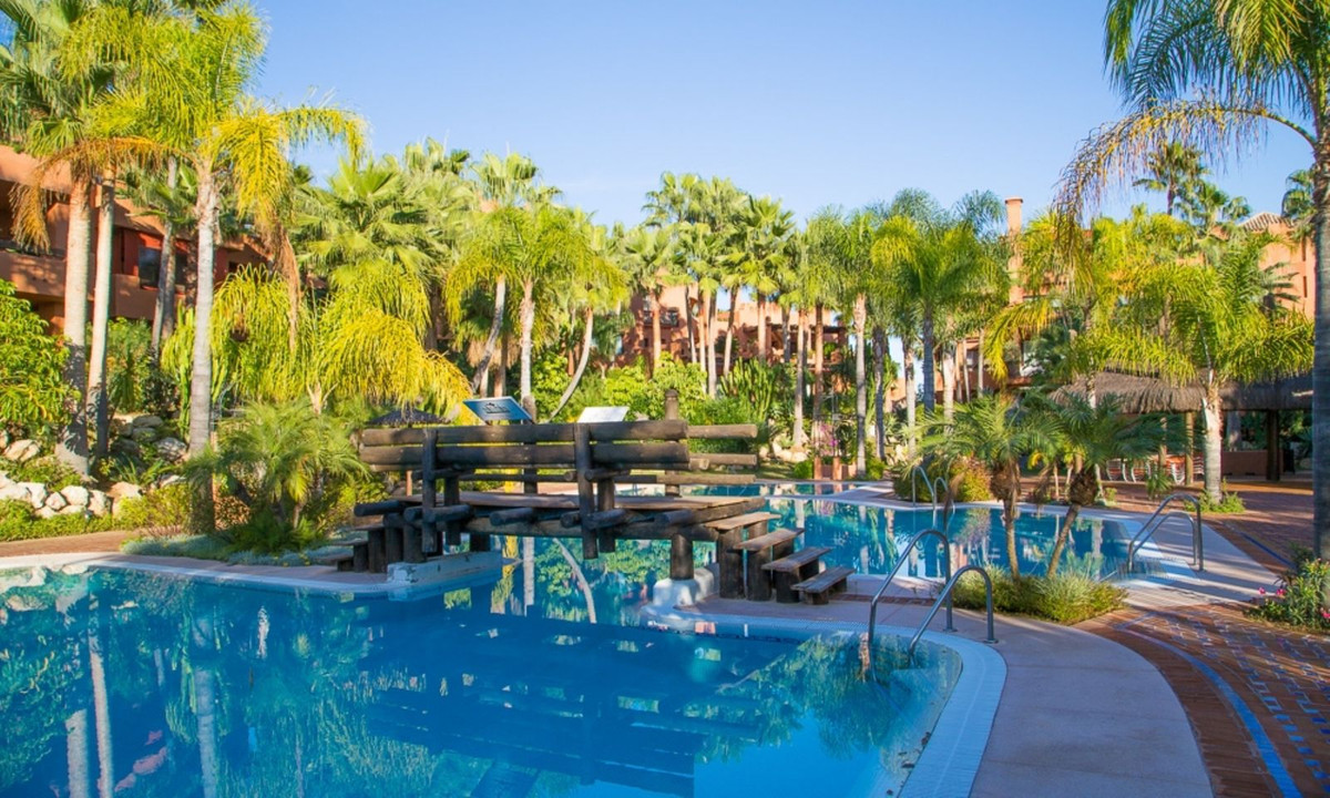 Apartment for sale in Puerto Banús | 4 bedrooms H4930276