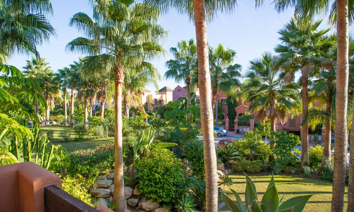 Apartment for sale in Puerto Banús | 4 bedrooms H4930276