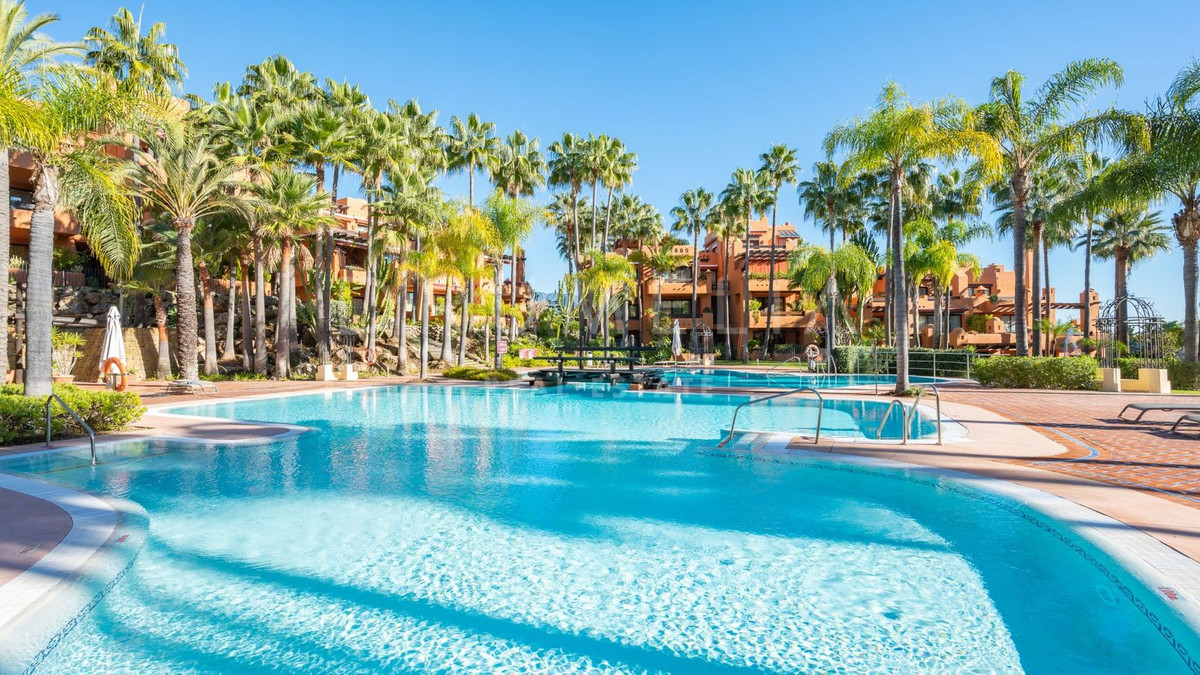 Apartment for sale in Puerto Banús | 4 bedrooms H4930276