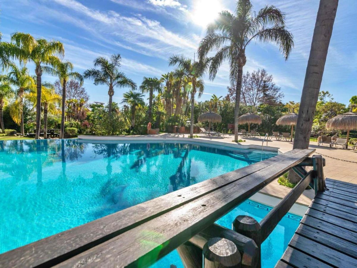 Apartment for sale in Puerto Banús | 4 bedrooms H4930276