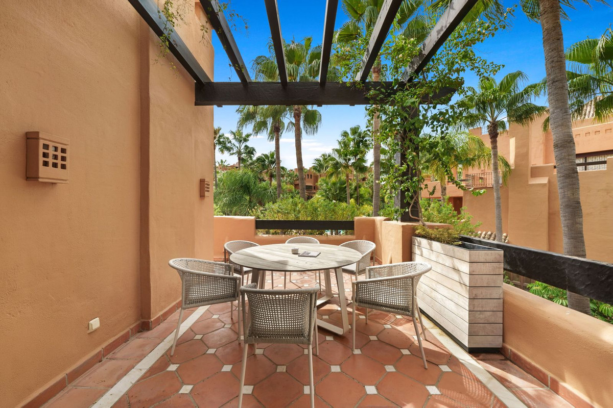 Apartment for sale in Puerto Banús | 4 bedrooms H4930276