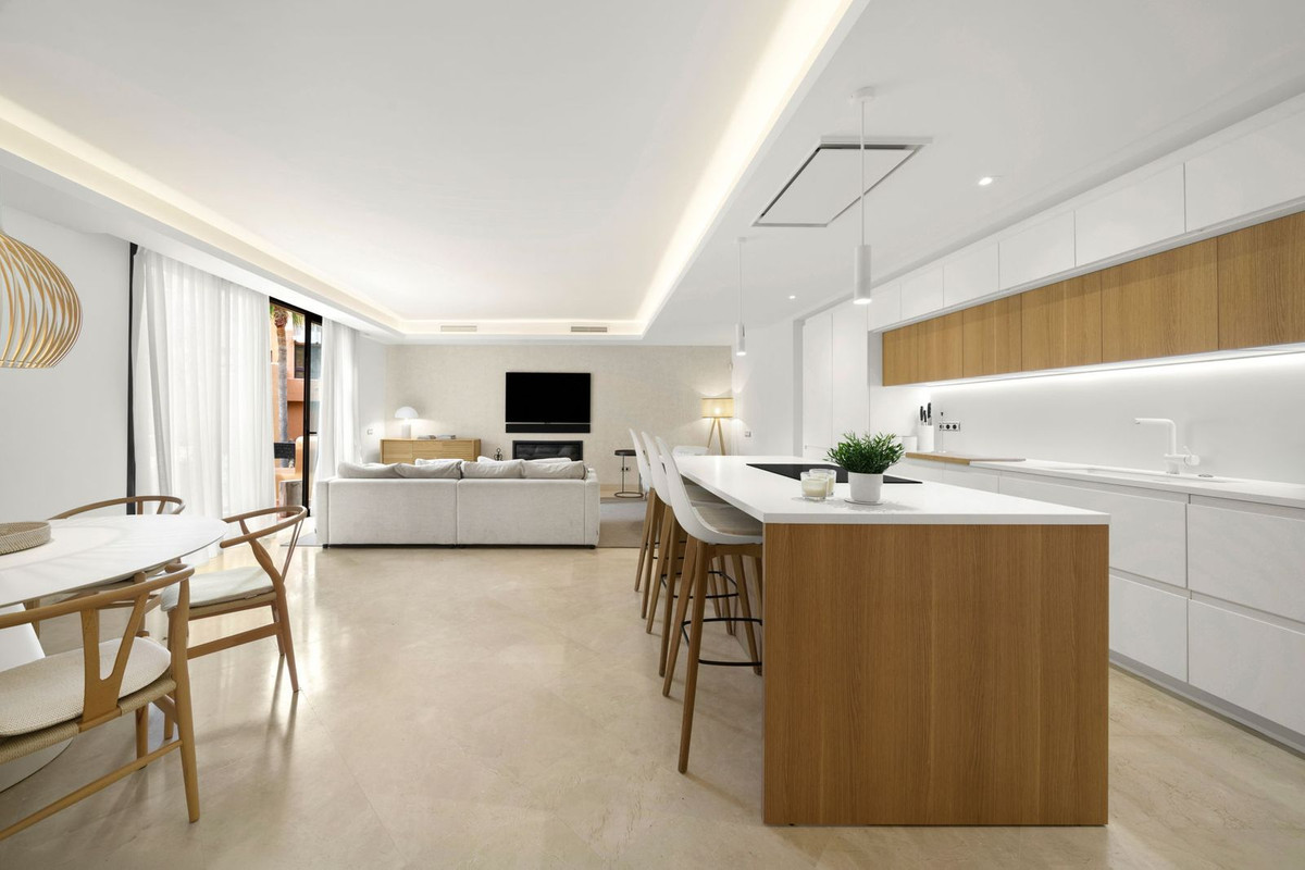 Apartment for sale in Puerto Banús | 4 bedrooms H4930276